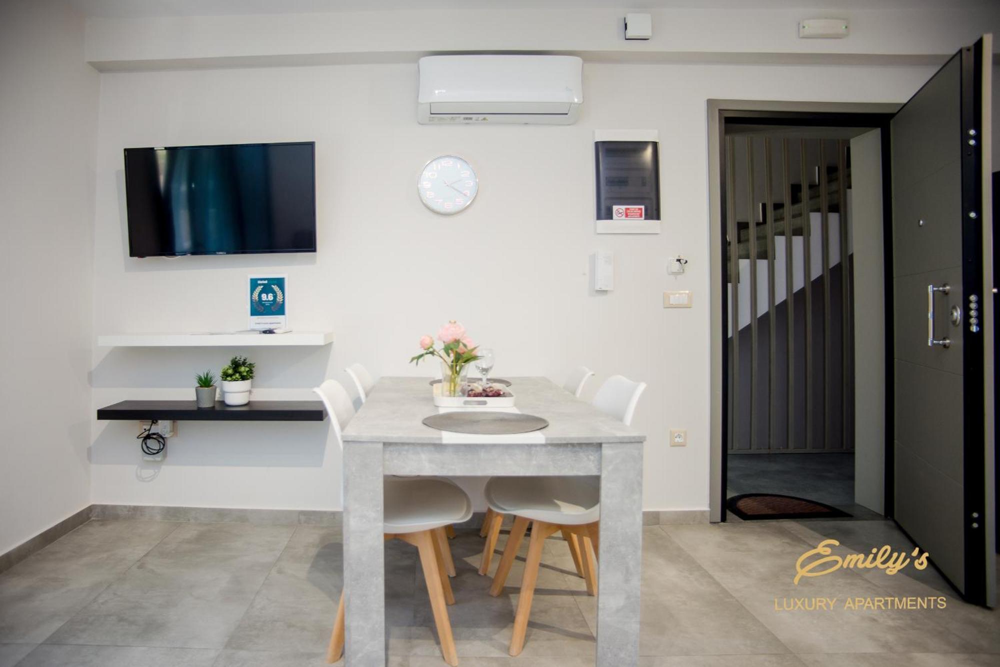 Emily'S Luxury Apartments Argostoli  Eksteriør billede