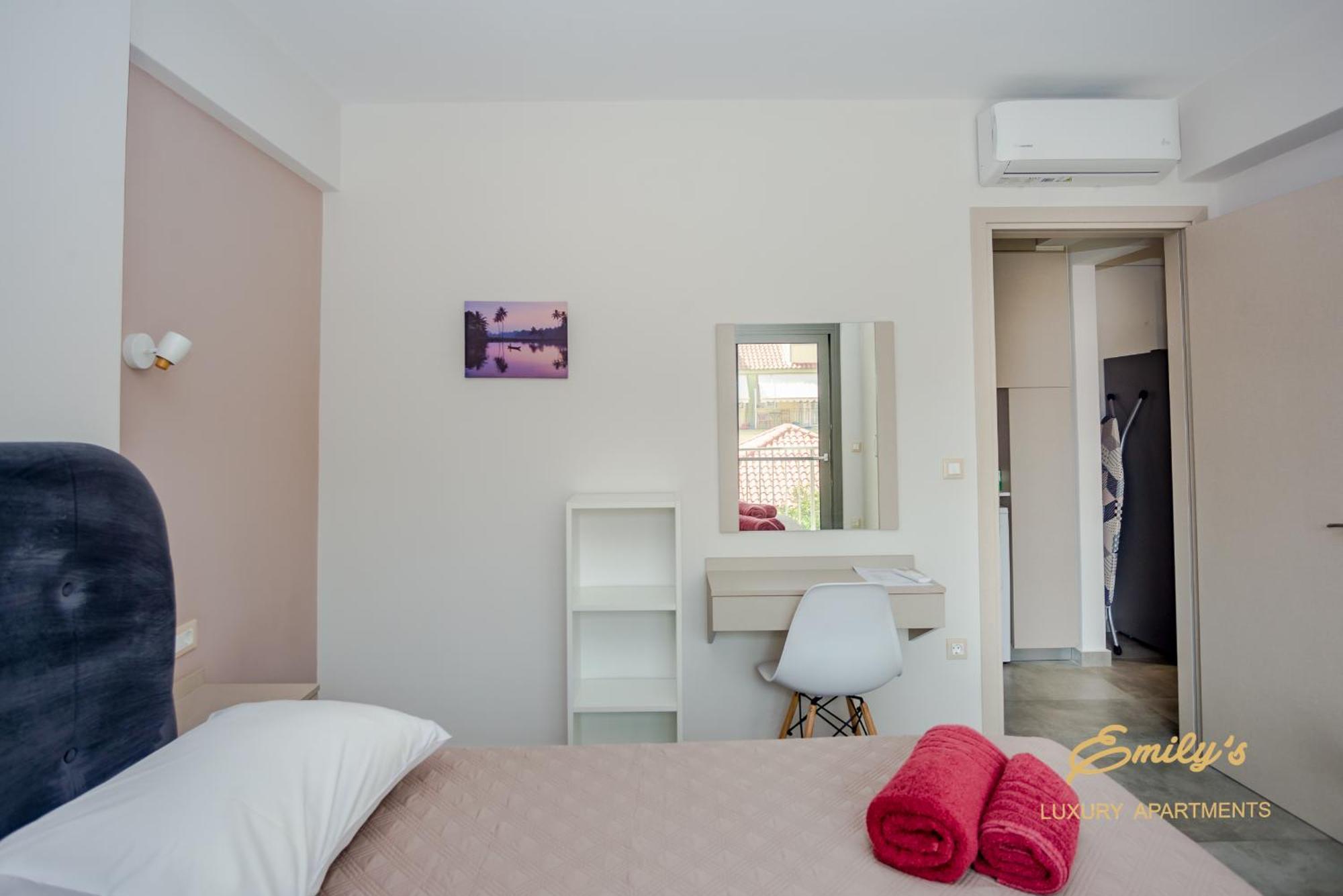 Emily'S Luxury Apartments Argostoli  Eksteriør billede