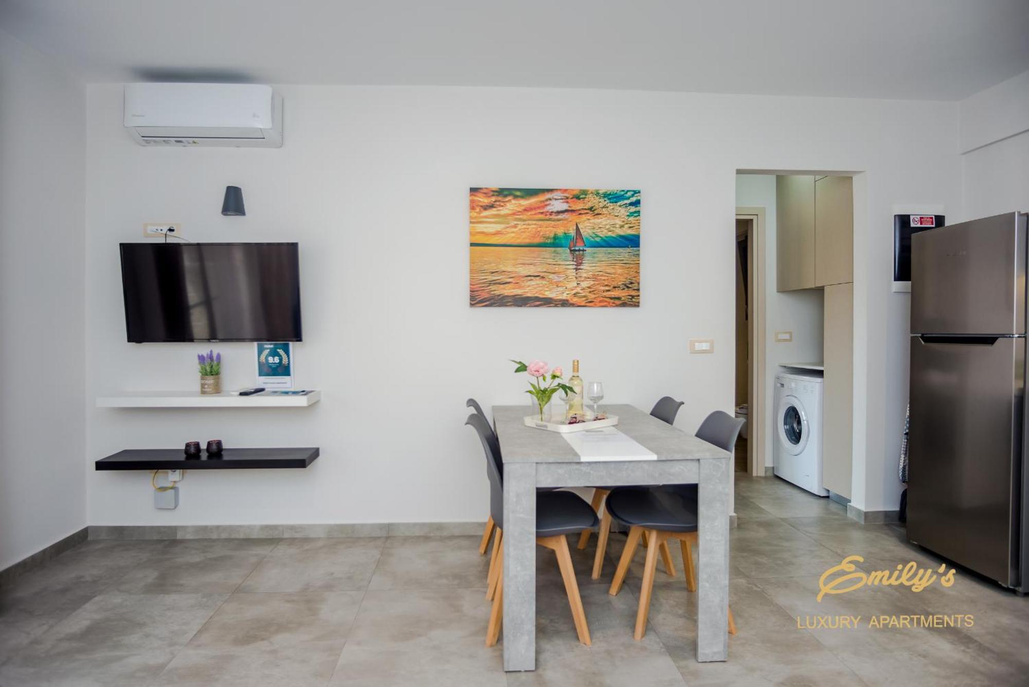 Emily'S Luxury Apartments Argostoli  Eksteriør billede