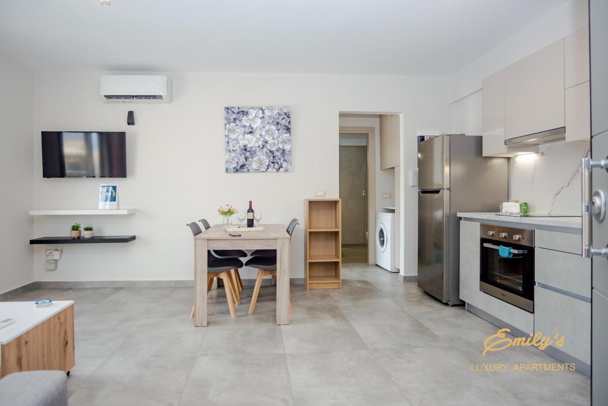 Emily'S Luxury Apartments Argostoli  Eksteriør billede